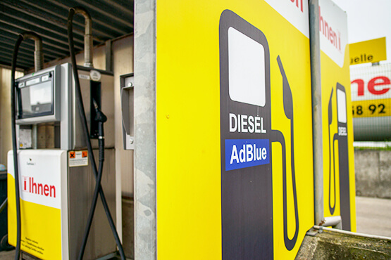 Gelbe Weert Ihnen AdBlue Zapfsäule